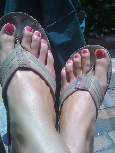 25P Lovely Feet