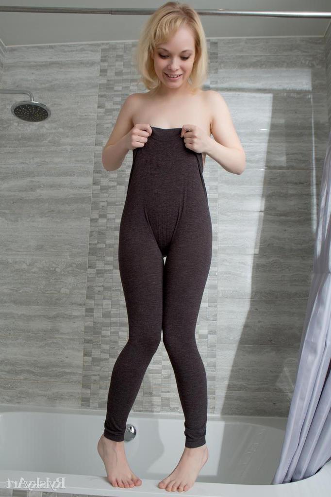 16P Blonde teen Feeona A strips nude and spreads her legs on the floor
