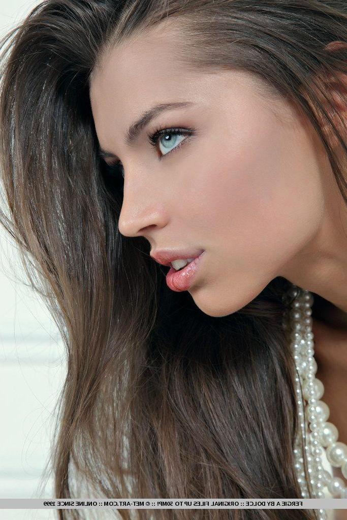 17P Pictures of teen babe Fergie A naked just for you
