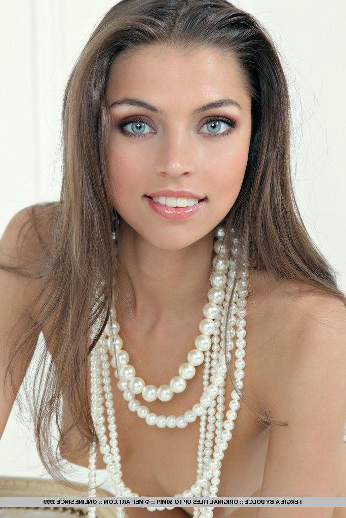 17P Pictures of teen babe Fergie A naked just for you