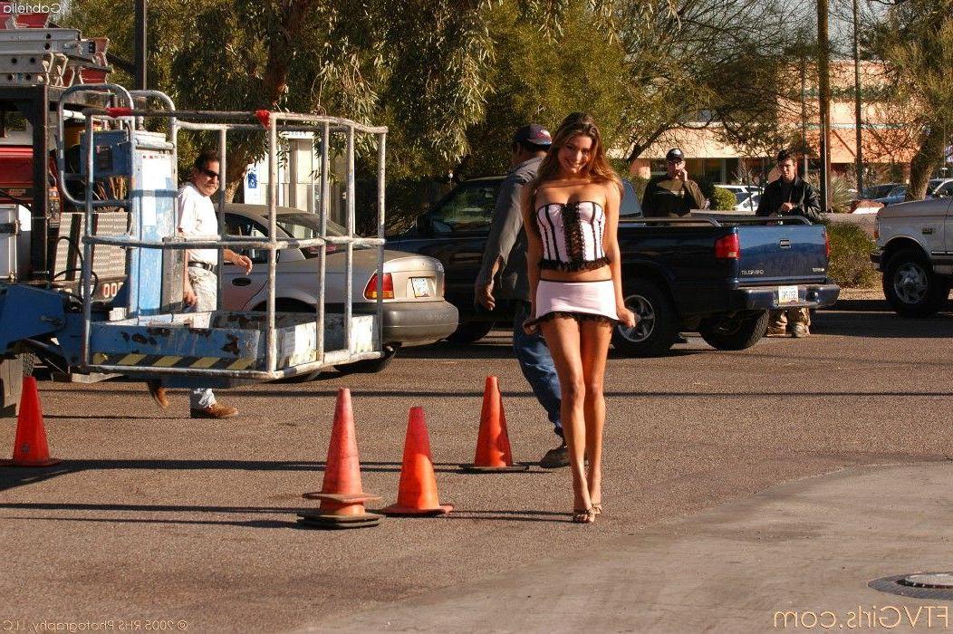 20P Pictures of Gabriella being kinky in public
