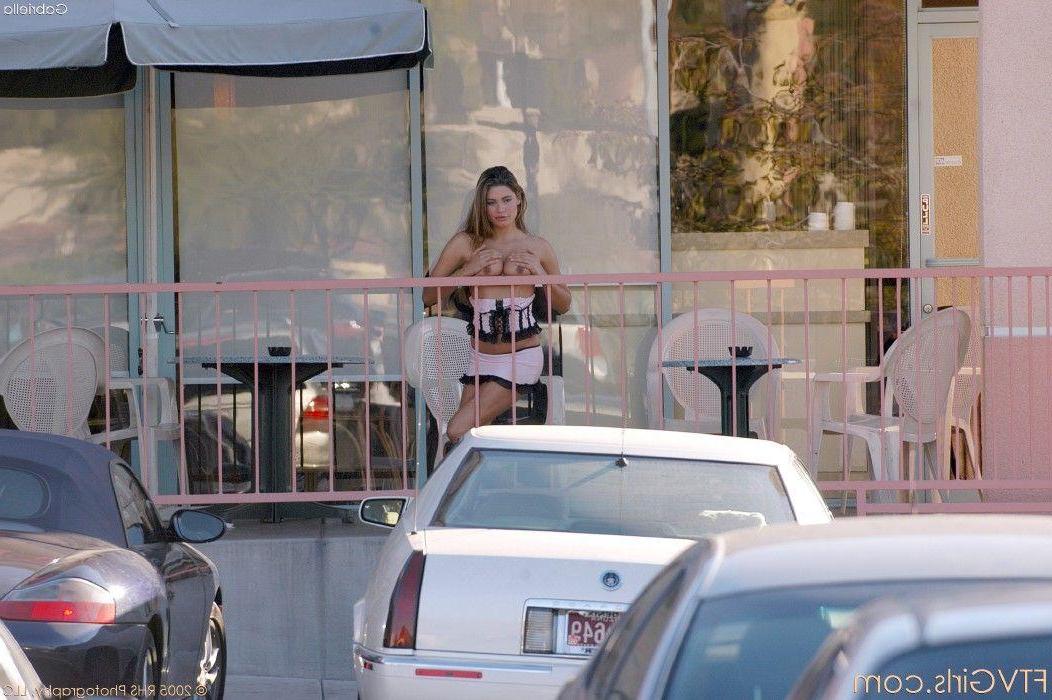 20P Pictures of Gabriella being kinky in public
