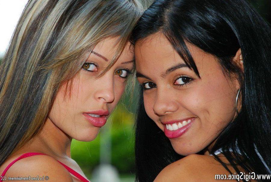15P Pictures of Gigi Spice having some kinky lesbian sex