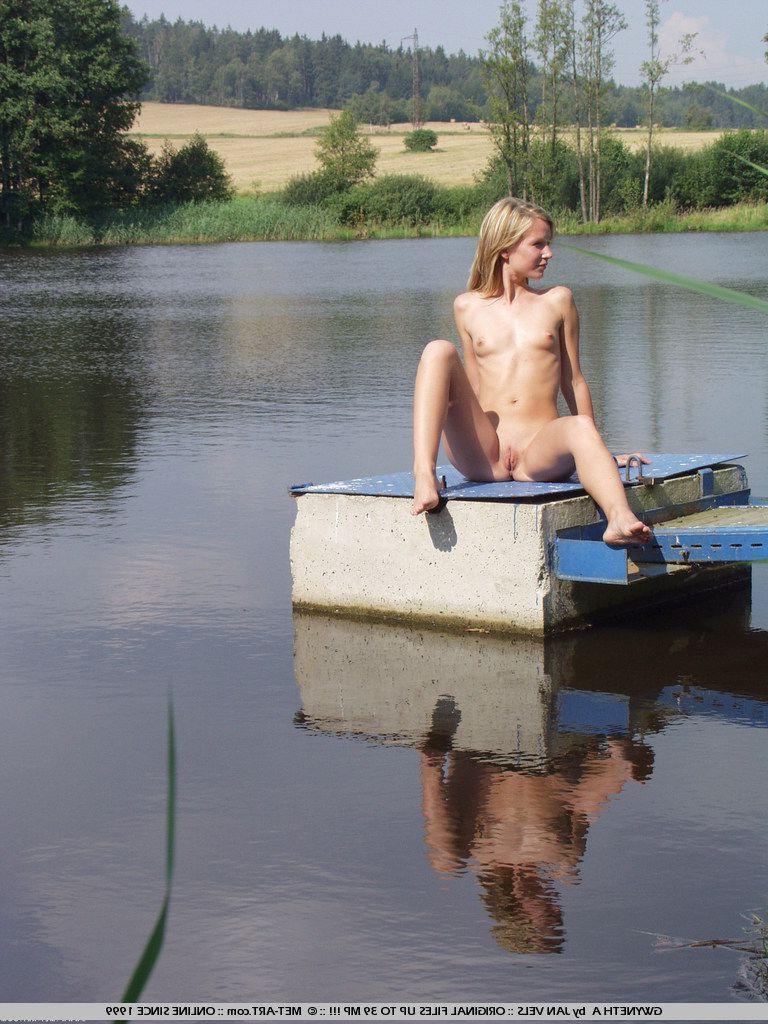 19P Pics of Gwyneth A naked by the lake