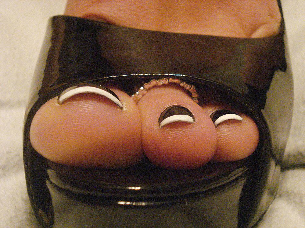 25P Feet shoes heels toes