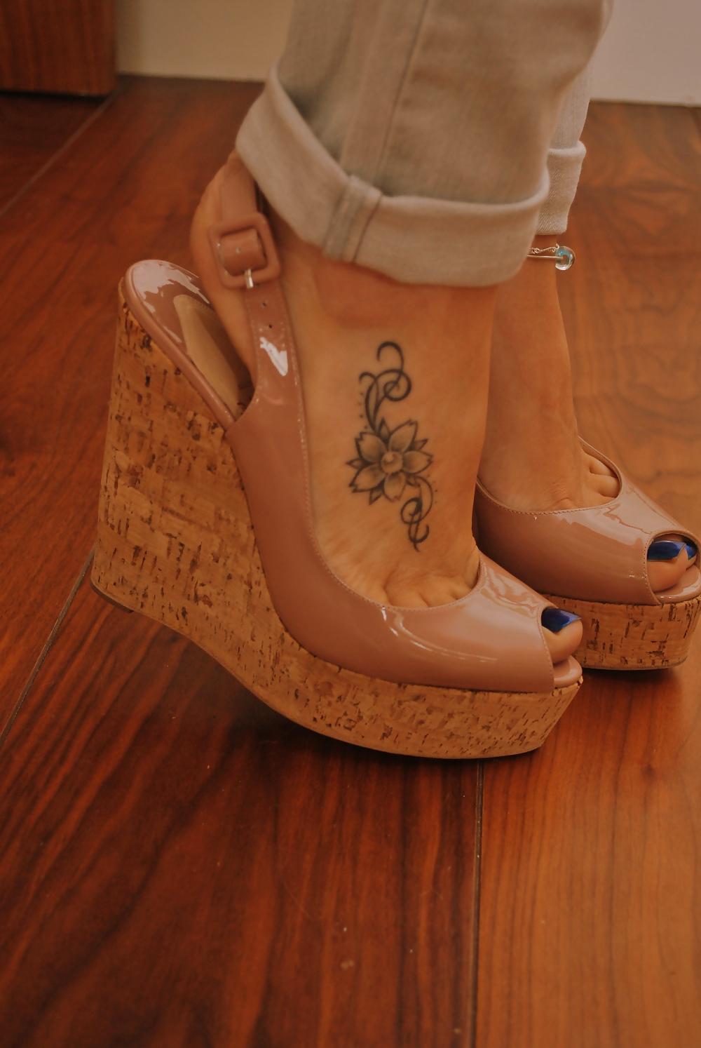 25P Feet shoes heels toes