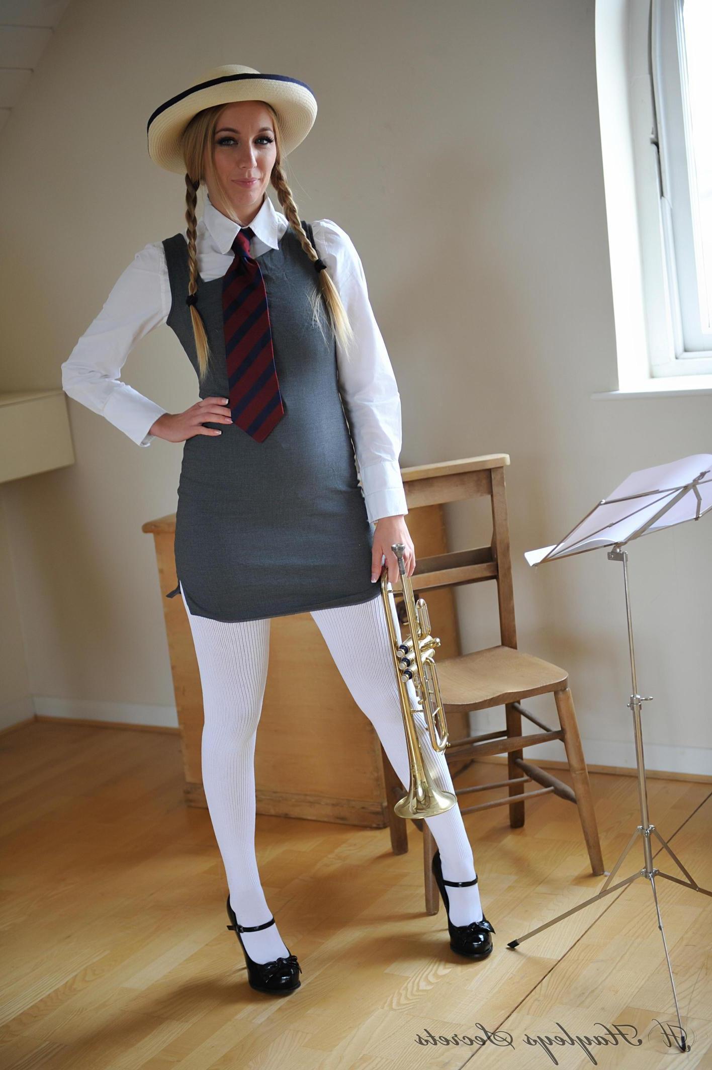 12P Pictures of Hayley getting turned on during her music lesson