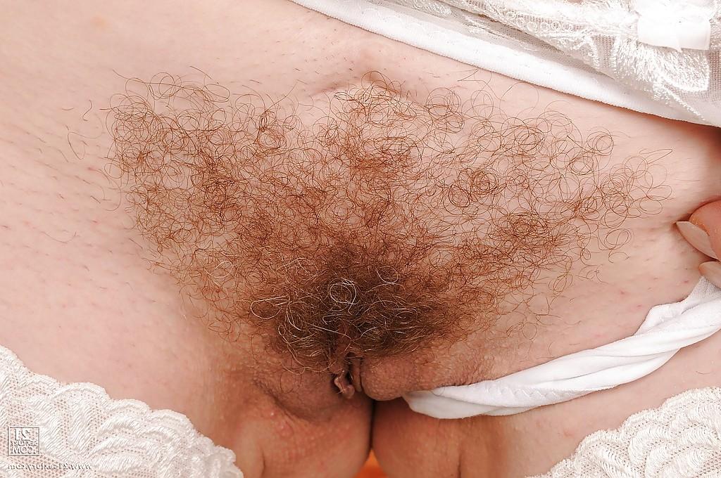 16P Mature sexy lady Eodit poses naked in stockings with her hairy pussy