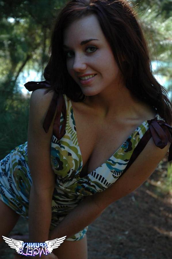 20P Pictures of Heidi's Candy going topless outside