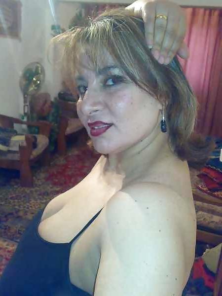 17P Chubby & sexy Arab teacher 