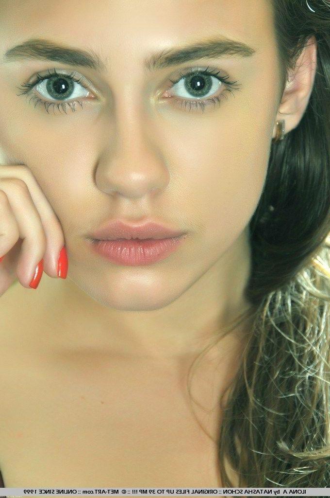 18P Pictures of Ilona A naked and horny for you