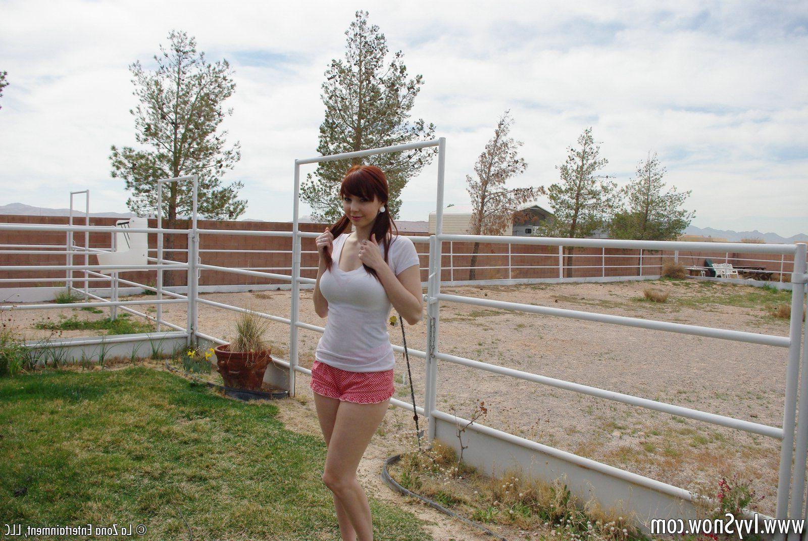 15P Pictures of teen hottie Ivy Snow getting naked and kinky outside