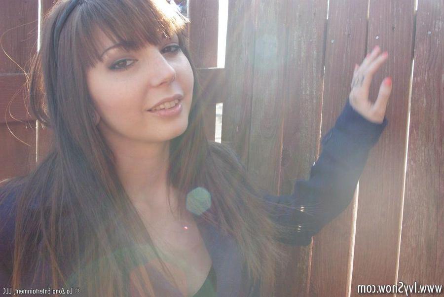15P Pictures of Ivy Snow getting kinky in the back yard