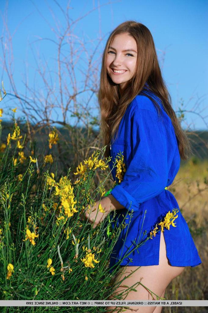 18P Beautiful girl Izabel A strips naked and spreads for you outside