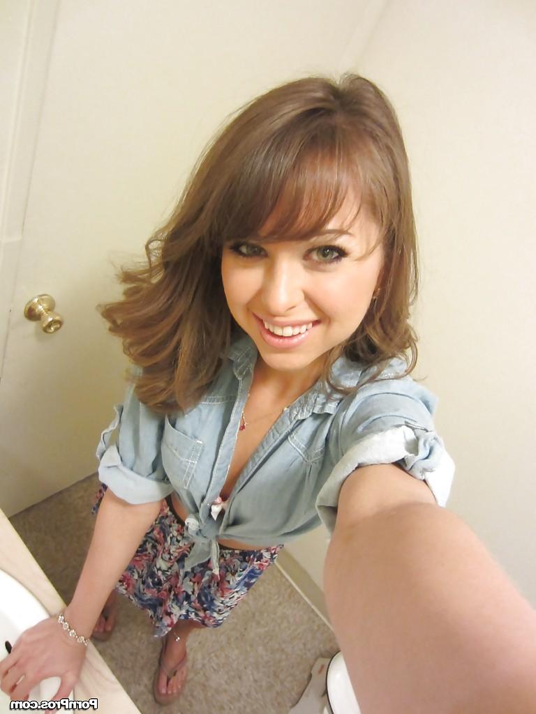 16P Sweet teen Riley Reid stripping and exposing her juicy cunt