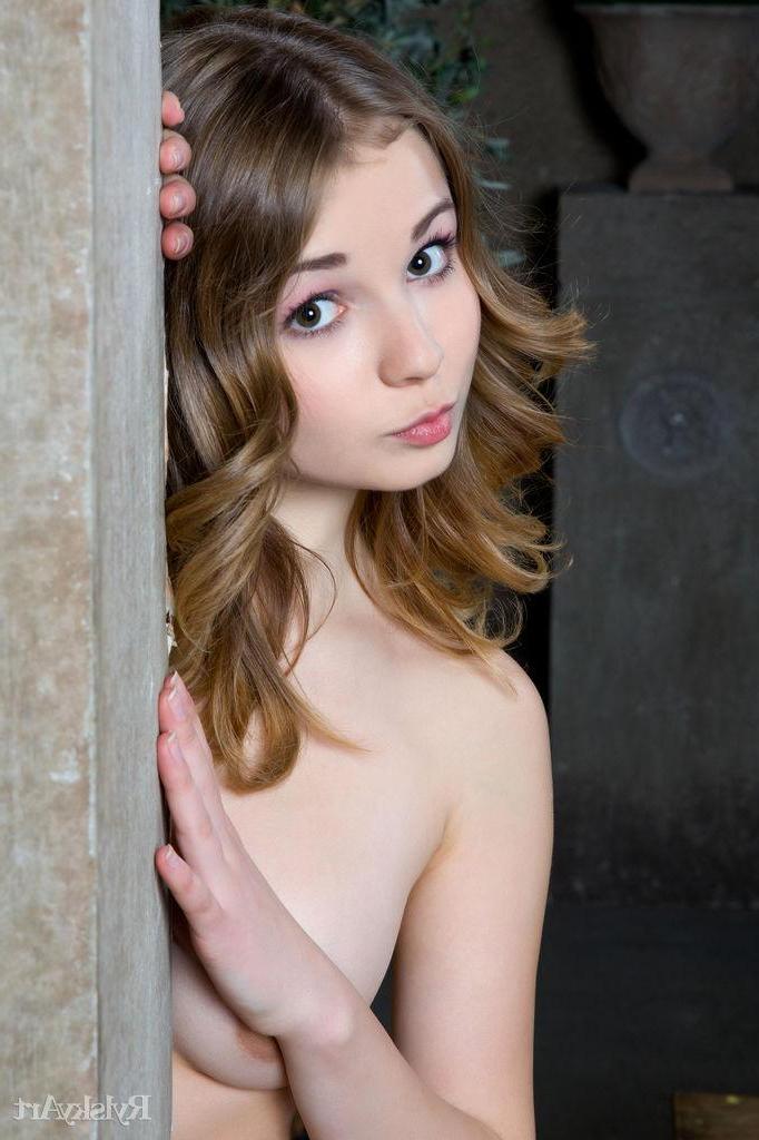 16P Blonde teen Jeff Milton displays her incredible tight body just for you