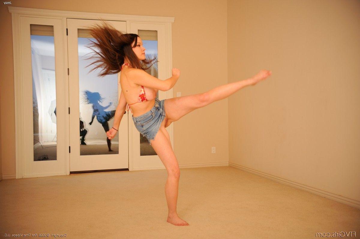 20P Pictures of Jess playing with her pussy