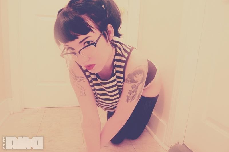 15P Pinup hottie Jesse Caits flashes for you in her glasses