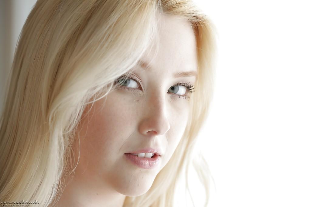 16P Horny cute teen Samantha Rone shows her tiny boobies and juicy ass