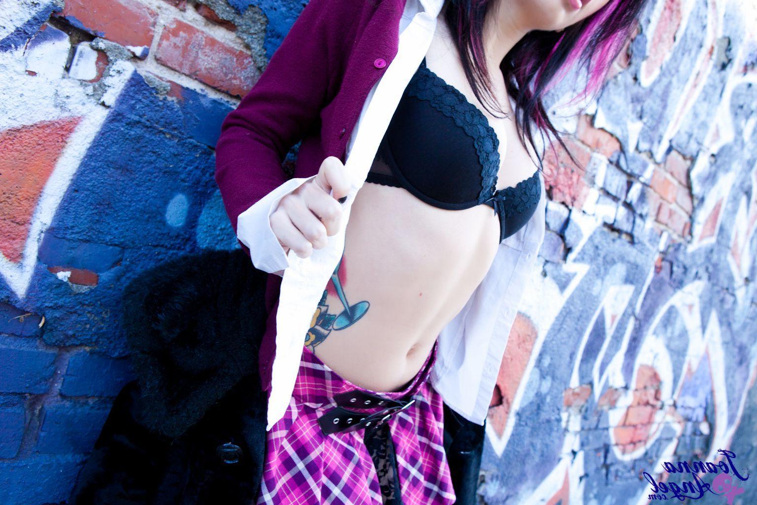 15P Pictures of teen girl Joanna Angel showing her pussy outside