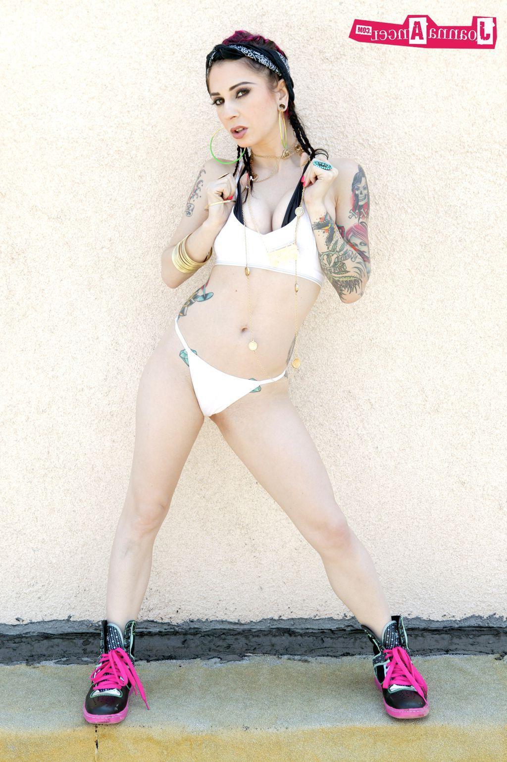 16P Pictures of teen porn girl Joanna Angel showing her tits and pussy
