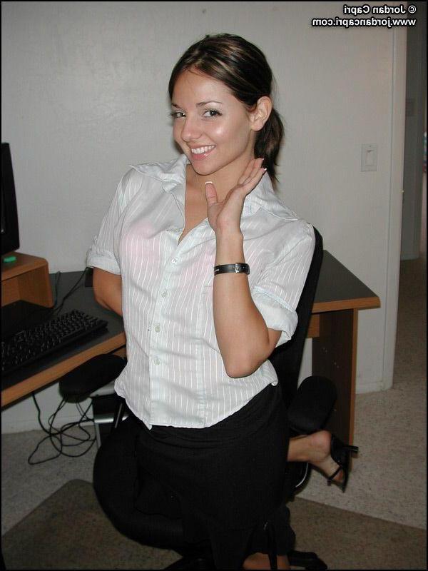 16P Pictures of Jordan Capri getting kinky in the office