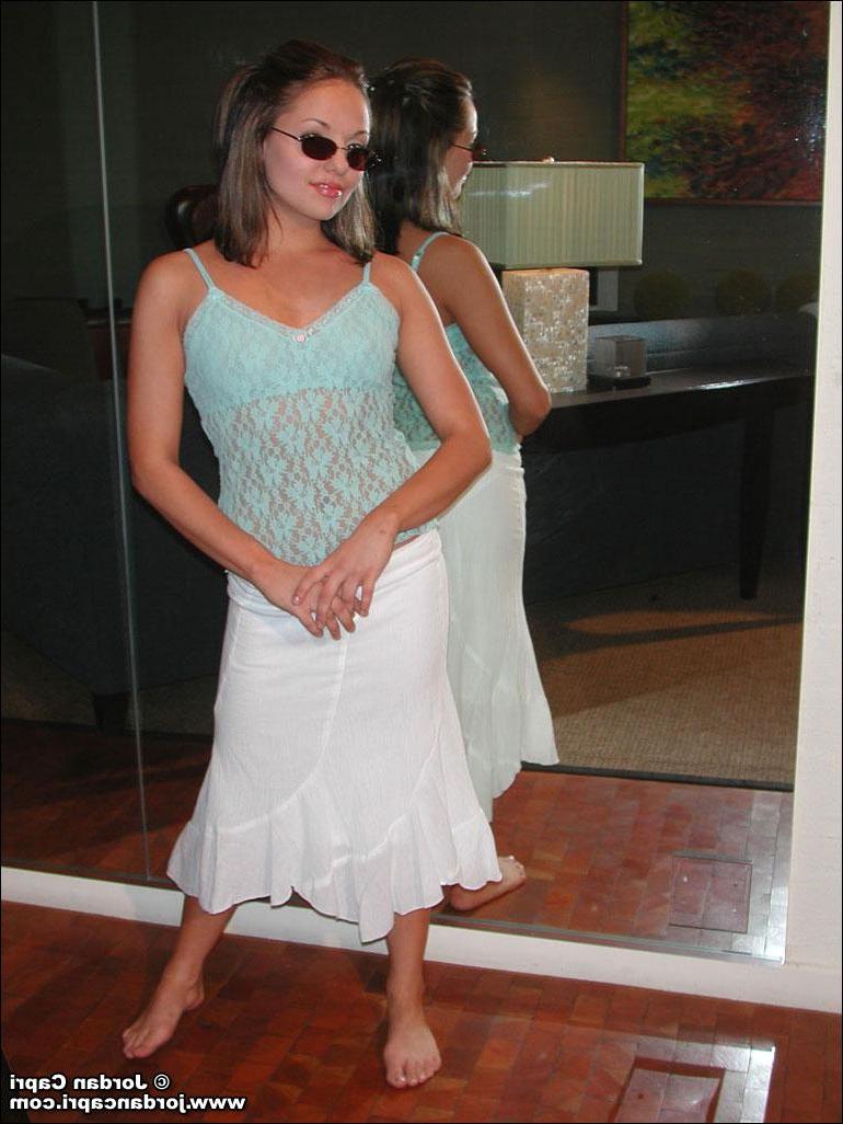 20P Pictures of Jordan Capri looking cute in sunglasses