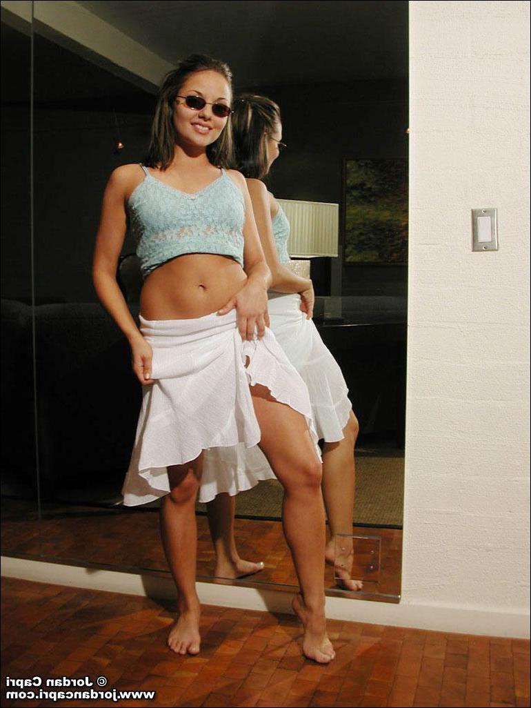 20P Pictures of Jordan Capri looking cute in sunglasses
