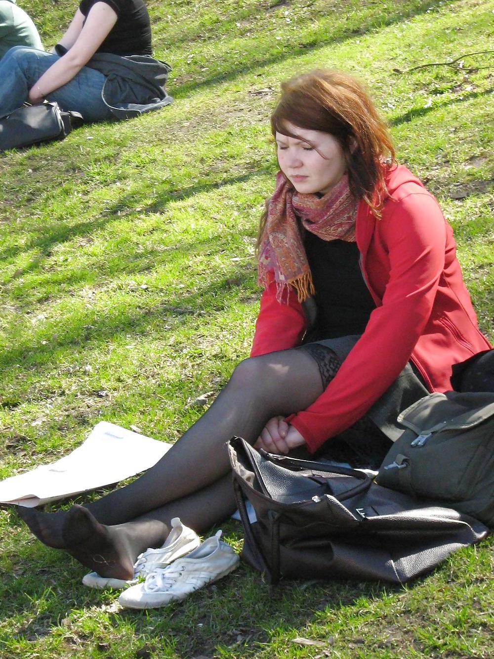25P Black nylon feet 2