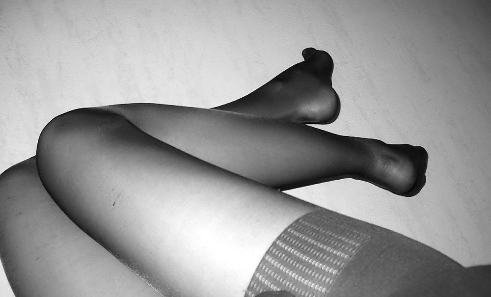 25P Black nylon feet 2