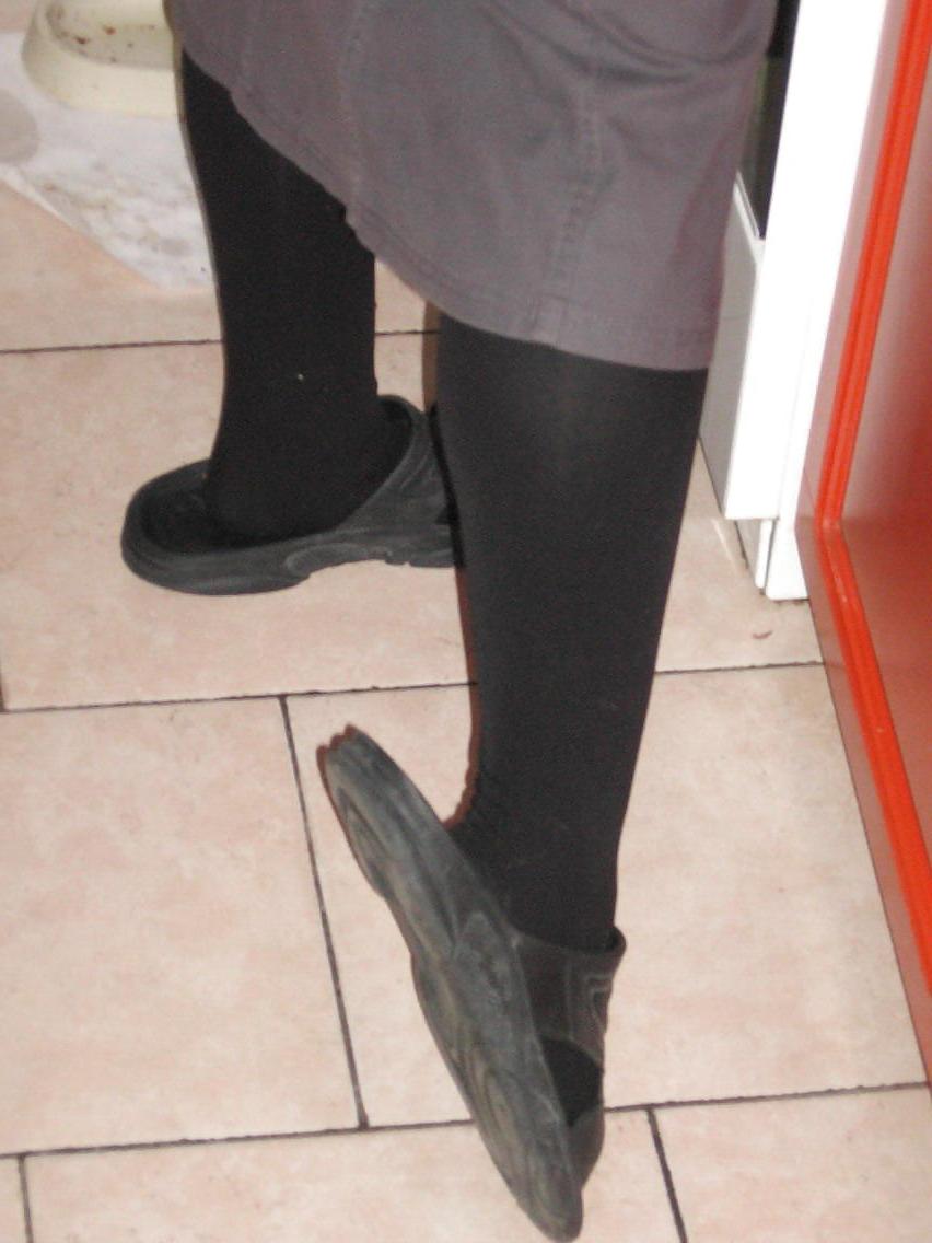 25P Black nylon feet 2