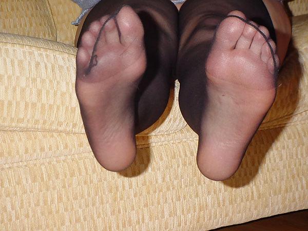 25P Black nylon feet 2