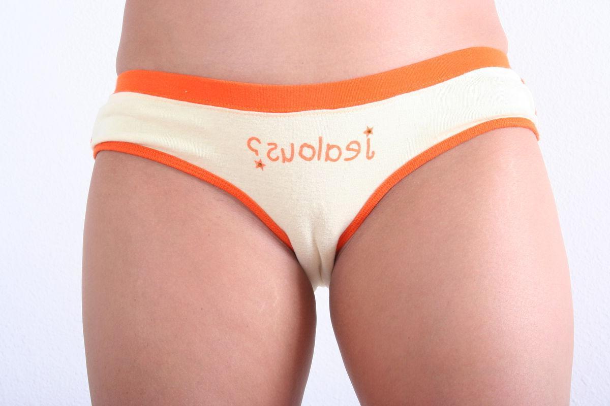 20P Pictures of teen hottie Julie Bells flaunting her juicy round ass