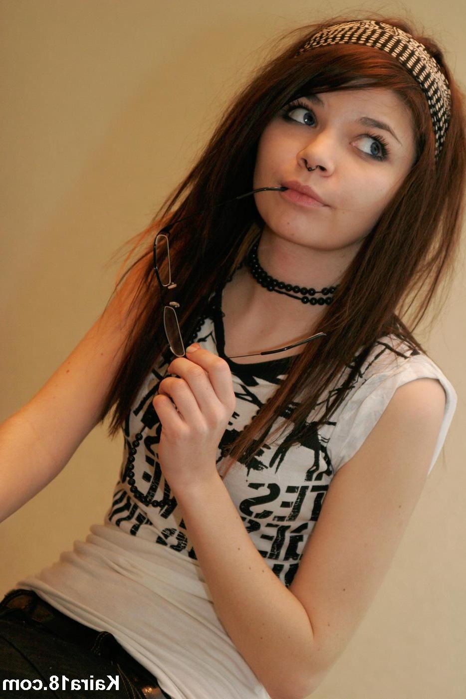 14P Pictures of teen Kaira 18 teasing in her glasses
