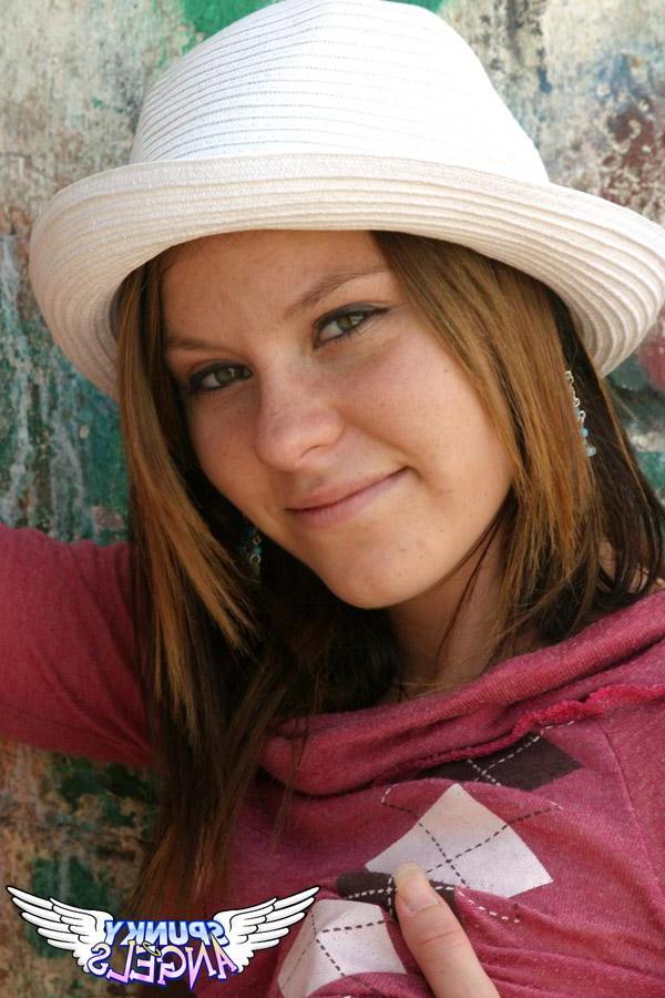 20P Pictures of cute teen angel Kandie showing you her pussy and tits