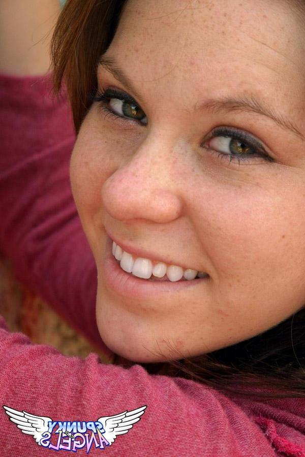 20P Pictures of cute teen angel Kandie showing you her pussy and tits