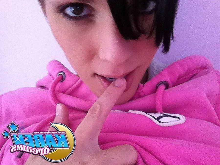 20P Pictures of Karen Dreams teasing with her camera