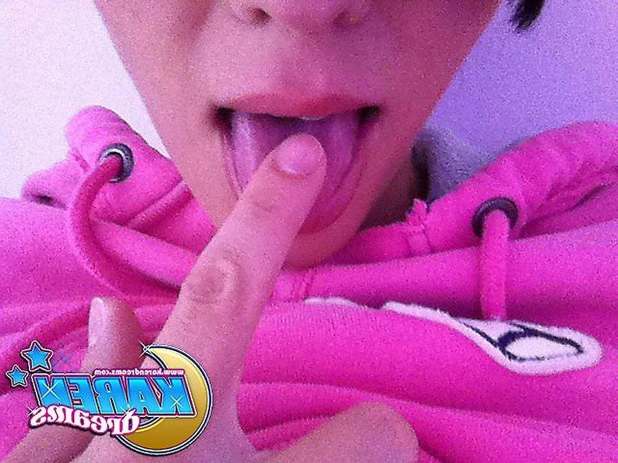 20P Pictures of Karen Dreams teasing with her camera