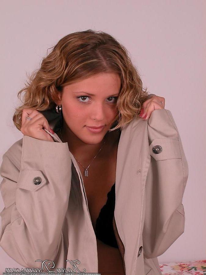 20P Pictures of teen cutie Karen Dreams waiting for you in bed