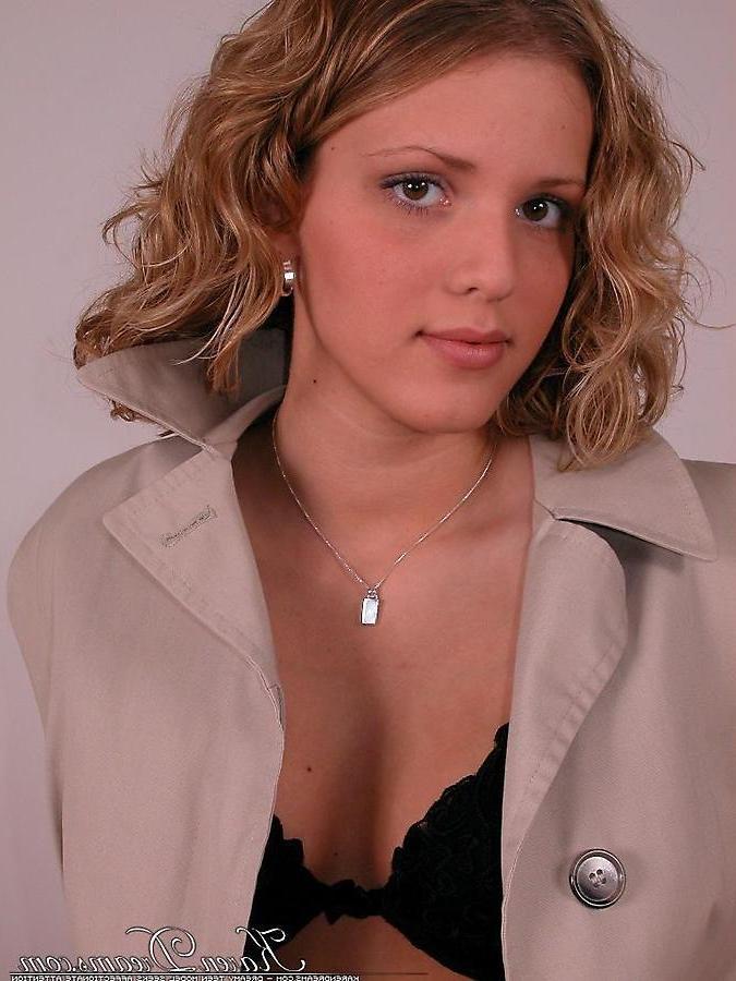 20P Pictures of teen cutie Karen Dreams waiting for you in bed
