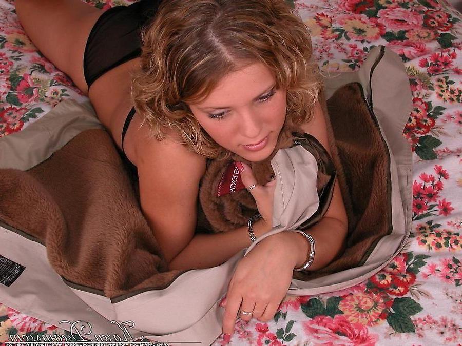 20P Pictures of teen cutie Karen Dreams waiting for you in bed
