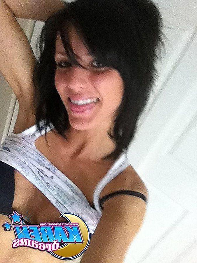 20P Pictures of teen nympho Karen Dreams getting kinky with the camera