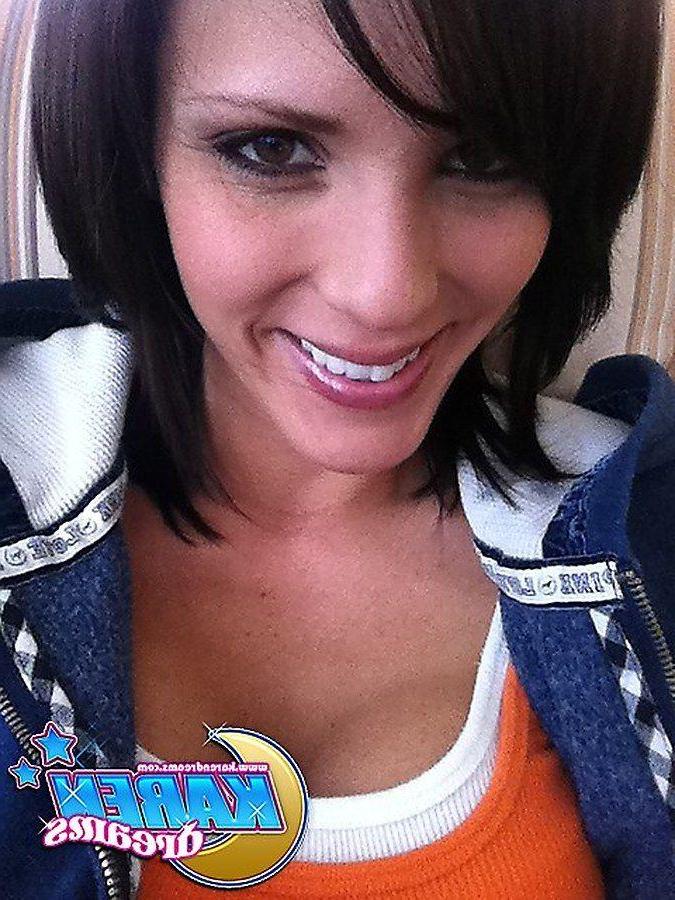 20P Pictures of teen hottie Karen Dreams taking hot pics of herself