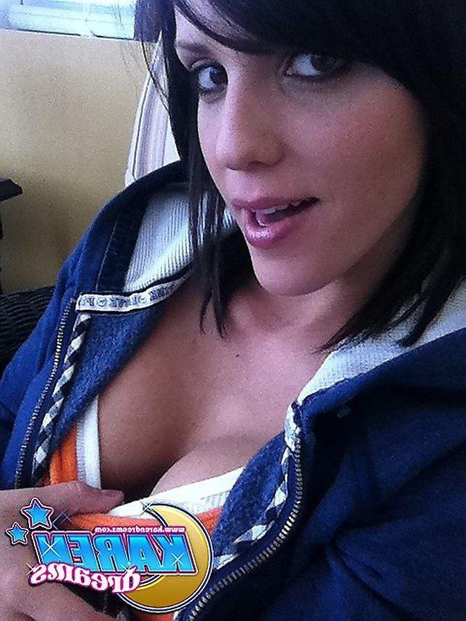 20P Pictures of teen hottie Karen Dreams taking hot pics of herself