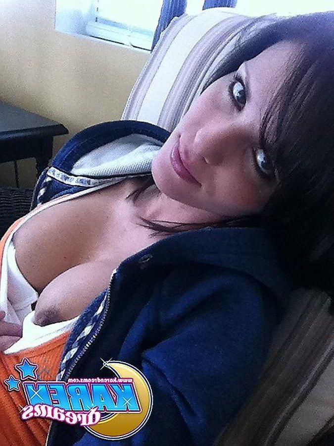 20P Pictures of teen hottie Karen Dreams taking hot pics of herself