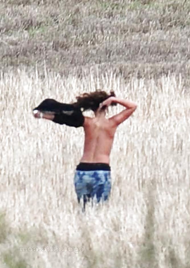 8P Rihanna topless post by tintop