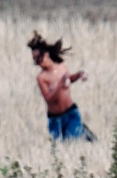 8P Rihanna topless post by tintop