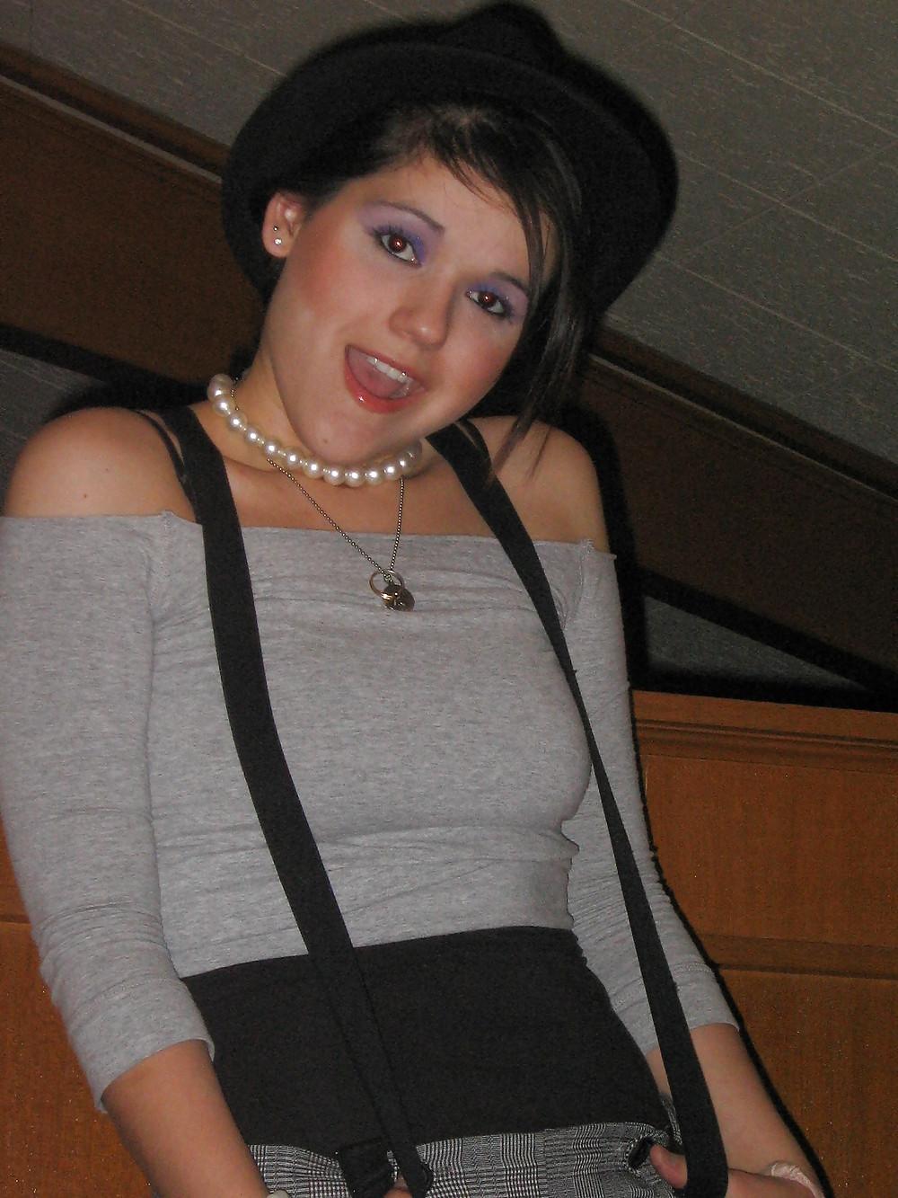 25P CHUNKY TEEN STRIPPING.....WOW, SO BEAUTIFUL !!!
