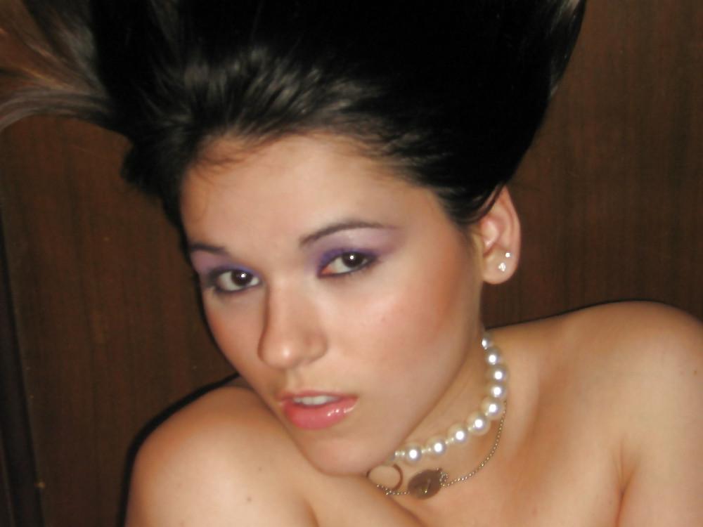 25P CHUNKY TEEN STRIPPING.....WOW, SO BEAUTIFUL !!!