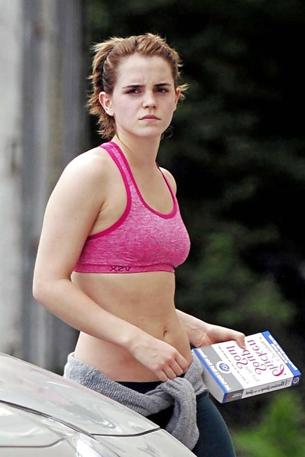 25P Topless celebs nude beach